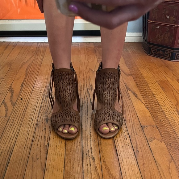 Baske California Brown Suede Heels Size 9.5 (BOGO 50%) - Picture 3 of 4